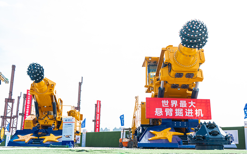 世界最大懸臂掘進(jìn)機(jī)CTR450